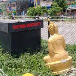 budhdha Statsu brecked in lumbini