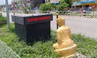 budhdha Statsu brecked in lumbini